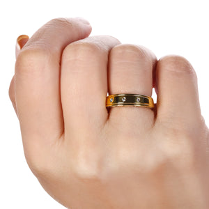 Anel de Ouro com Desenhos Vazados e Diamantes Aprox. 6 pts - AU AM 18K