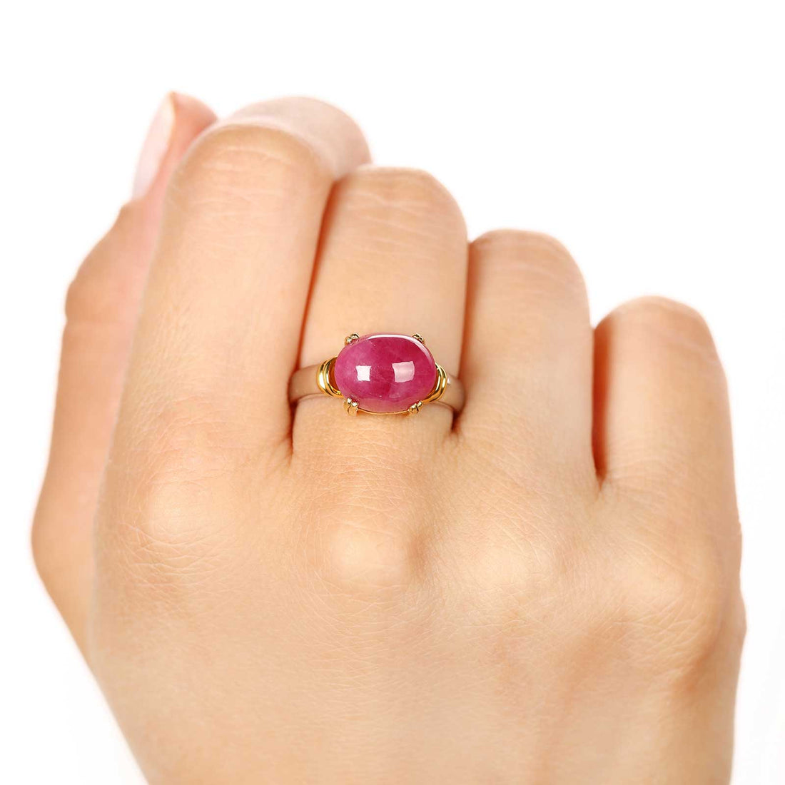 Anel Rubi Cabuchon Aprox 7,1 Cts com Detalhes em Ouro Amarelo Prata