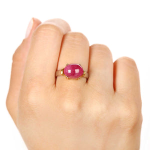 Anel Rubi Cabuchon Aprox 7,1 Cts com Detalhes em Ouro Amarelo Prata