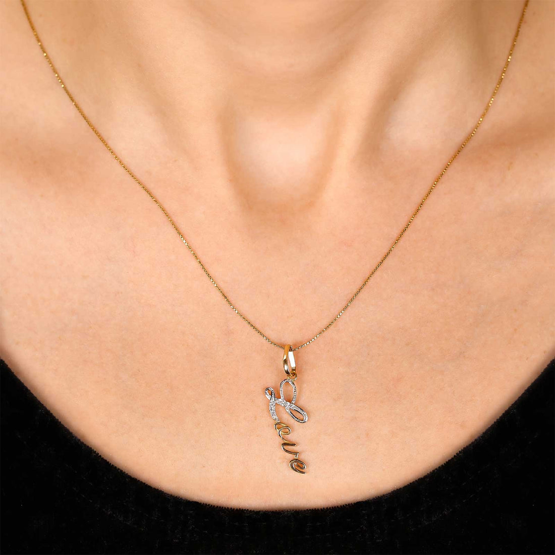 Pingente Love em Ouro Amarelo 18k com Diamantes