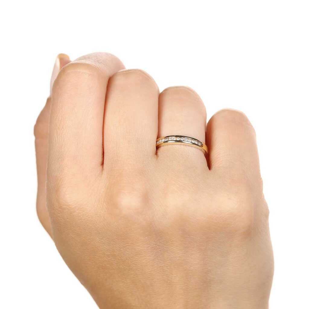 Meia Aliança em Ouro Amarelo 18k com Diamantes