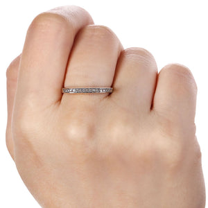 Meia Aliança em Ouro Branco 18 k com Diamantes
