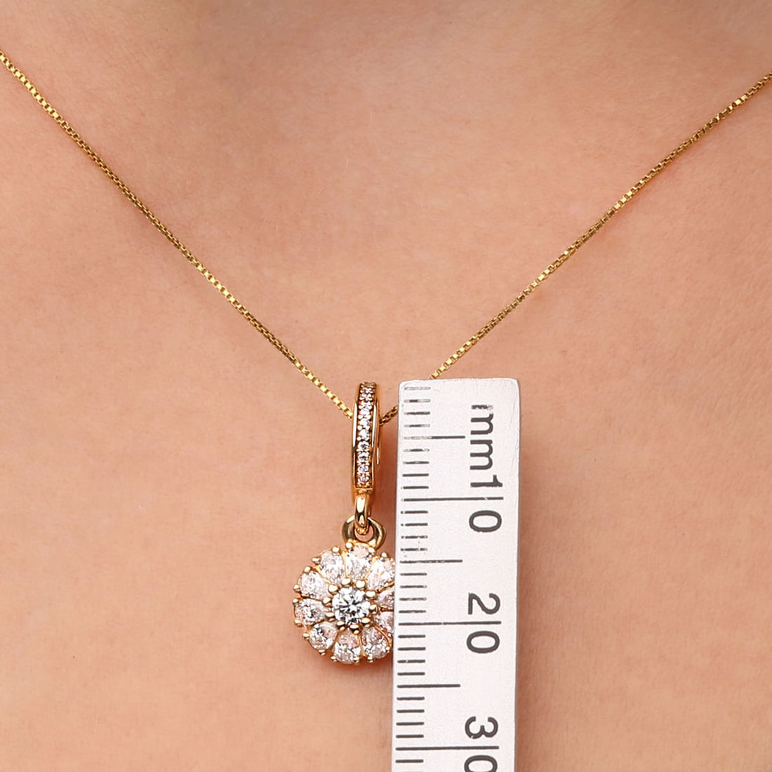 Pingente em Ouro Amarelo 18k com Zirconias