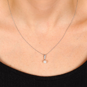 Pingente Pérola Baby e Diamante em Ouro Branco 18k