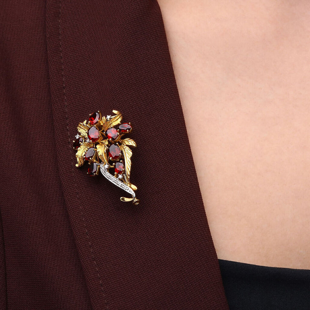 Broche Flor em Ouro Amarelo e Branco Com Granadas e Diamantes