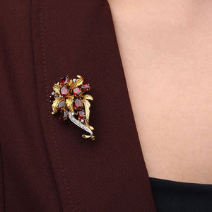 Broche Flor em Ouro Amarelo e Branco Com Granadas e Diamantes