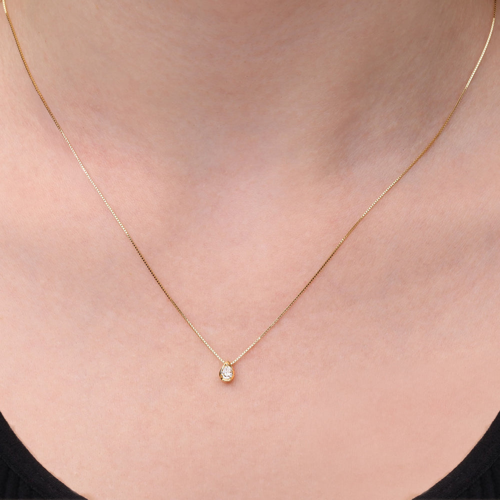 Pingente em Ouro Amarelo 18 k Gota com Diamante Vs