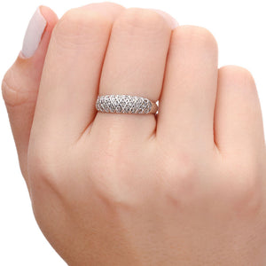 Meia Aliança em Ouro Branco 18k com Diamantes Aprox. 25 pts