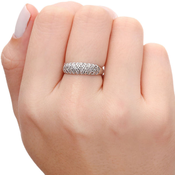 Meia Aliança em Ouro Branco 18k com Diamantes Aprox. 25 pts