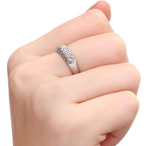 Meia Aliança em Ouro Branco 18k com Diamantes Aprox. 25 pts