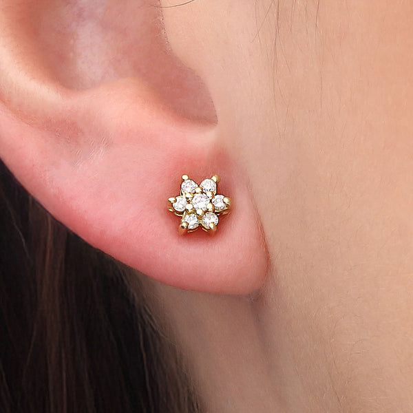 188446 - Par de Brinco em Ouro 18k Flor com Diamantes VS1 Aprox. 22 pts