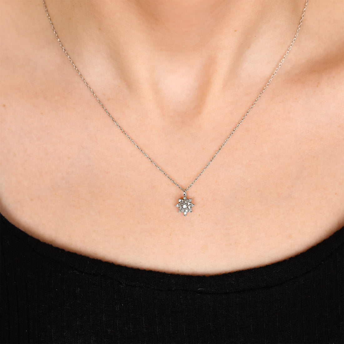 Pingente em Ouro Branco 18k Floquinho com Diamantes