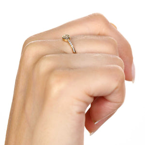 Anel em Ouro Amarelo 18k Oval com Zircônias