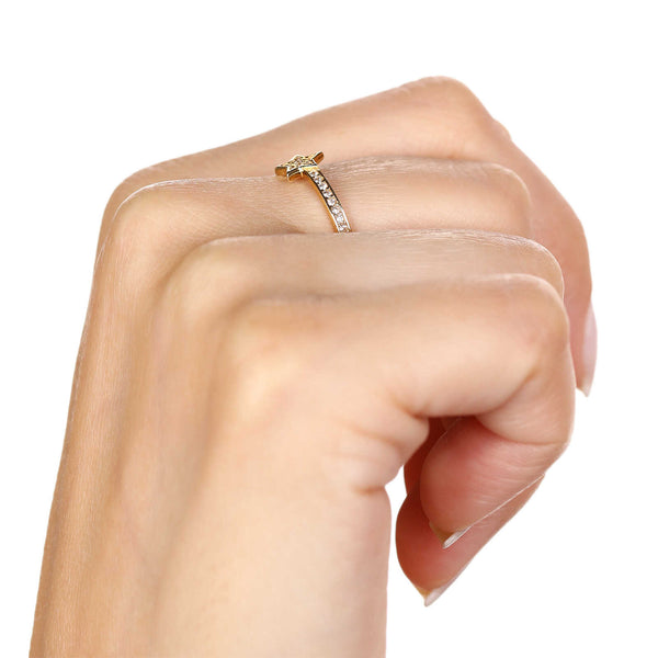 Anel em Ouro Amarelo 18k Estrela com Zircônias