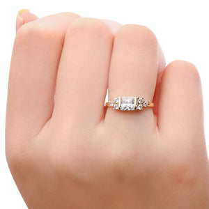 Anel em Ouro Amarelo 18k com Zirconias