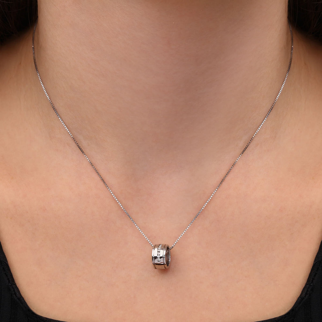 Pingente em Ouro Branco 18k Circulo com Diamantes