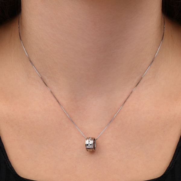 Pingente em Ouro Branco 18k Circulo com Diamantes