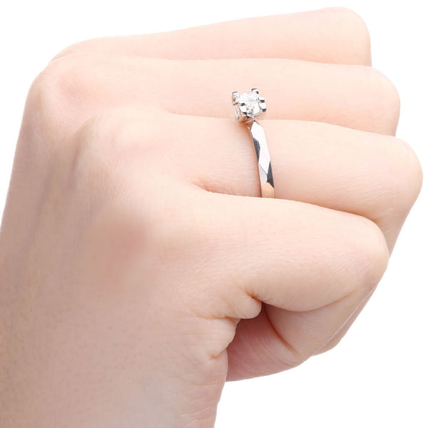 Anel em Ouro Branco 18k Solitário com Diamante