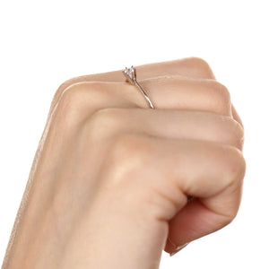 Anel Solitário com Diamante em Ouro Branco 18k