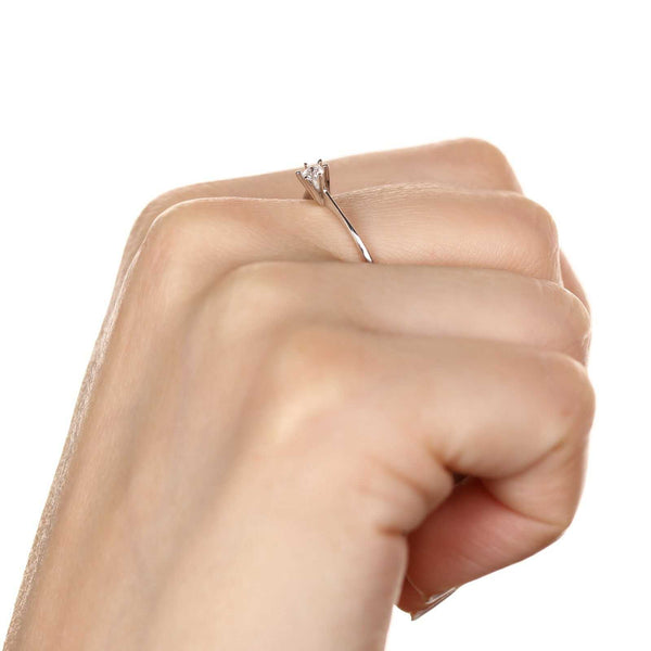 Anel Solitário com Diamante em Ouro Branco 18k