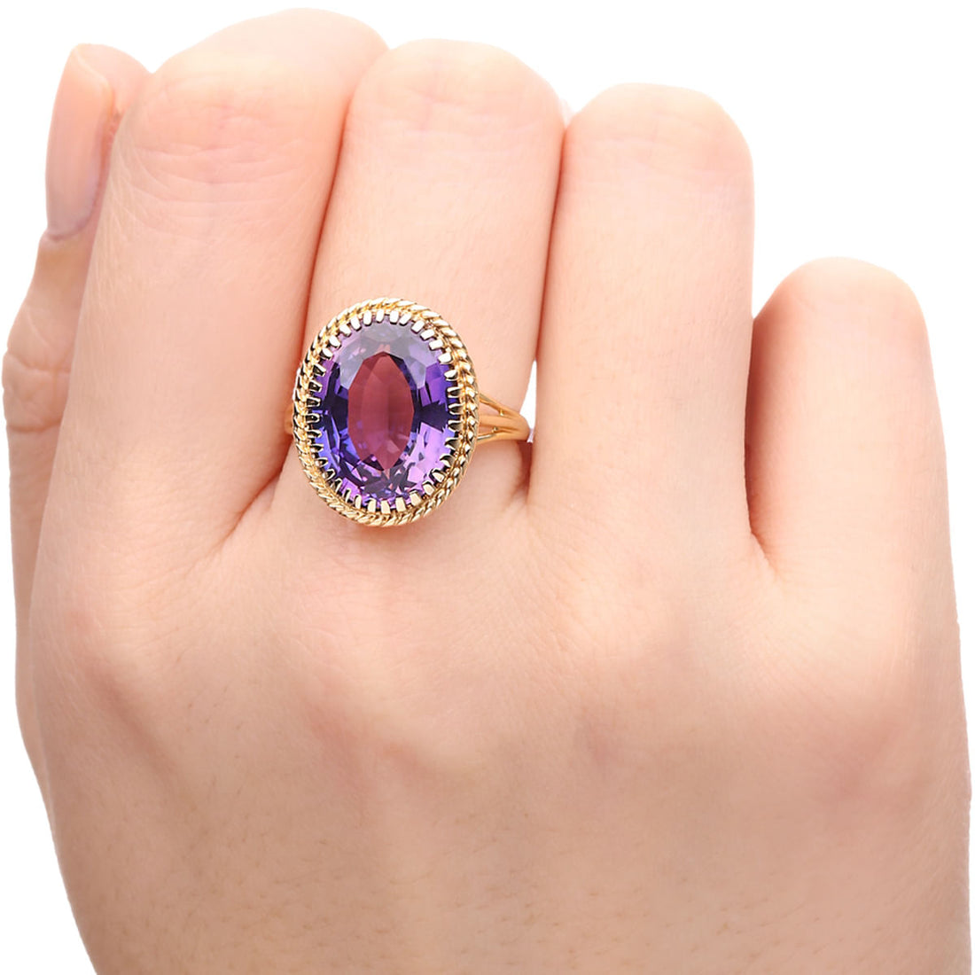 Anel em Ouro Amarelo 18 k com Ametita Oval Aprox. 7,5 cts
