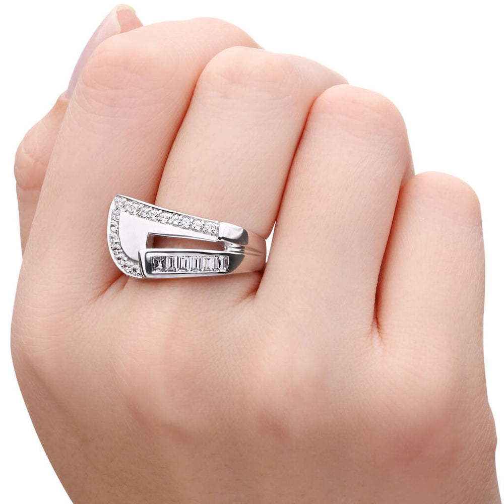 Anel em Ouro Branco 18k com Zircônias