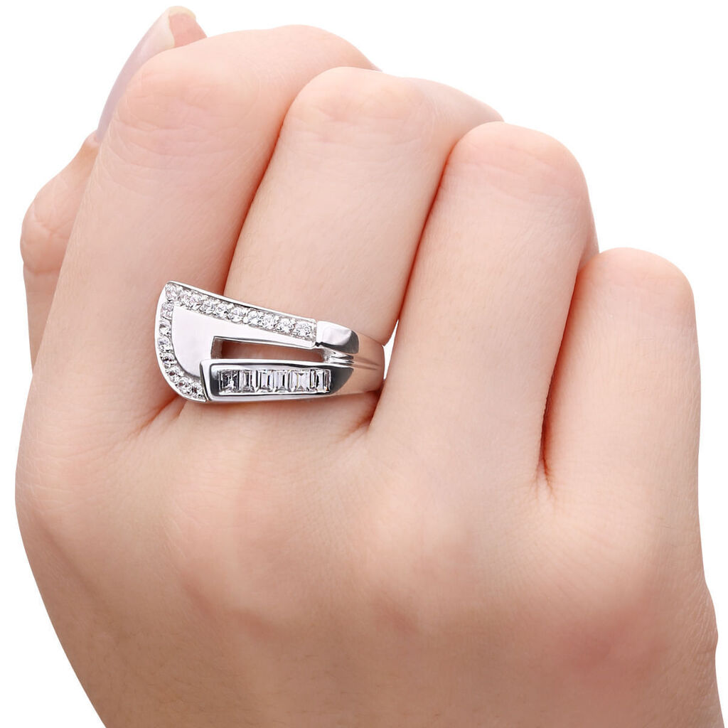 Anel em Ouro Branco 18k com Zircônias