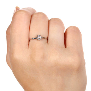 Anel Solitário com Diamante em Ouro Branco 18k