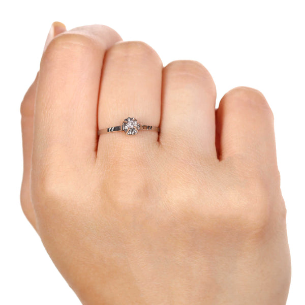 Anel Solitário com Diamante em Ouro Branco 18k