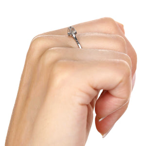 Anel Solitário com Diamante em Ouro Branco 18k