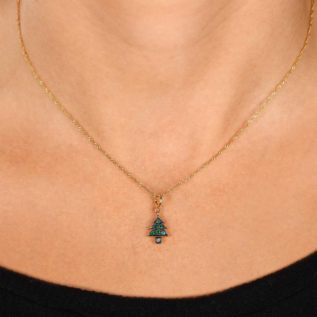 Pingente Pinheiro com Esmeraldas e Diamante em Ouro Amarelo 18k