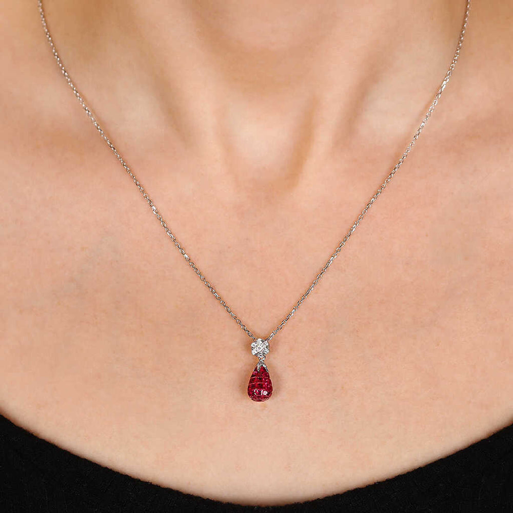 Pingente em Ouro Branco 18k Florzinha Rubis e  Diamantes