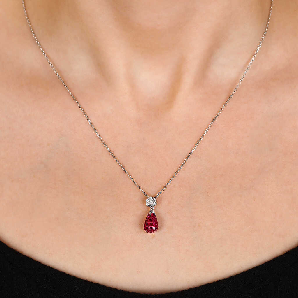 Pingente em Ouro Branco 18k Florzinha Rubis e  Diamantes