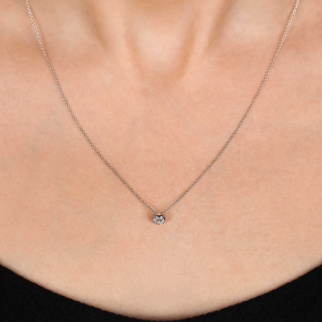 Pingente em Ouro Branco 18k com Diamante Aprox. 50 pts