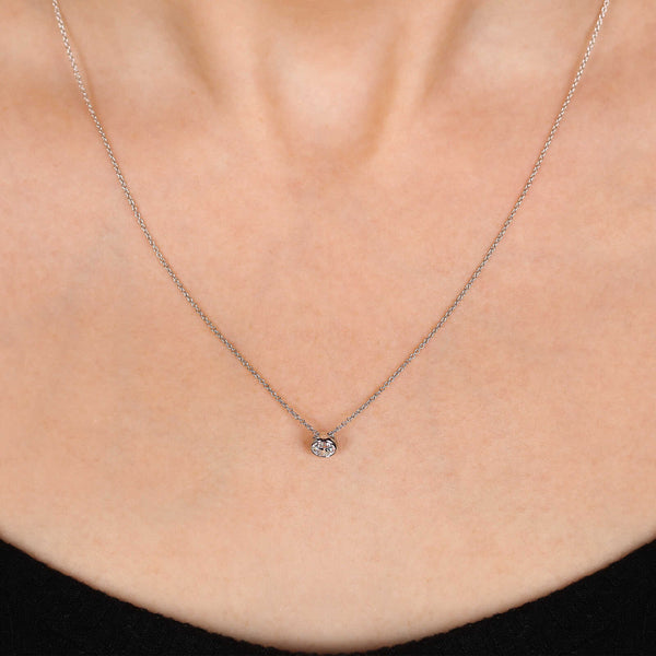 Pingente em Ouro Branco 18k com Diamante Aprox. 50 pts