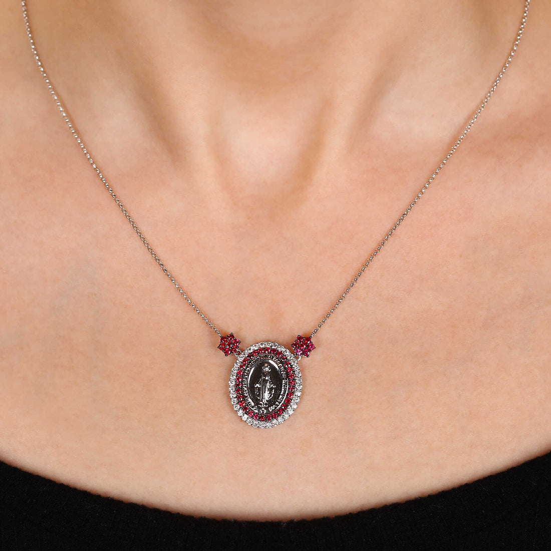 Pingente em Ouro  Branco 18k Nossa Senhora das Graças com Rubis e Diamantes