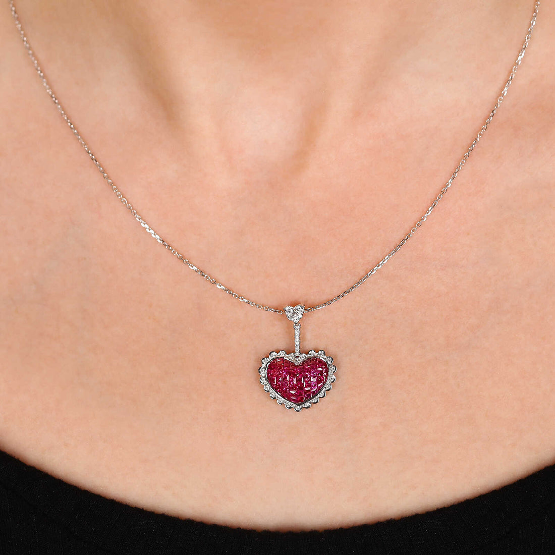 Pingente em Ouro Branco 18k Coração com Rubis e  Diamantes