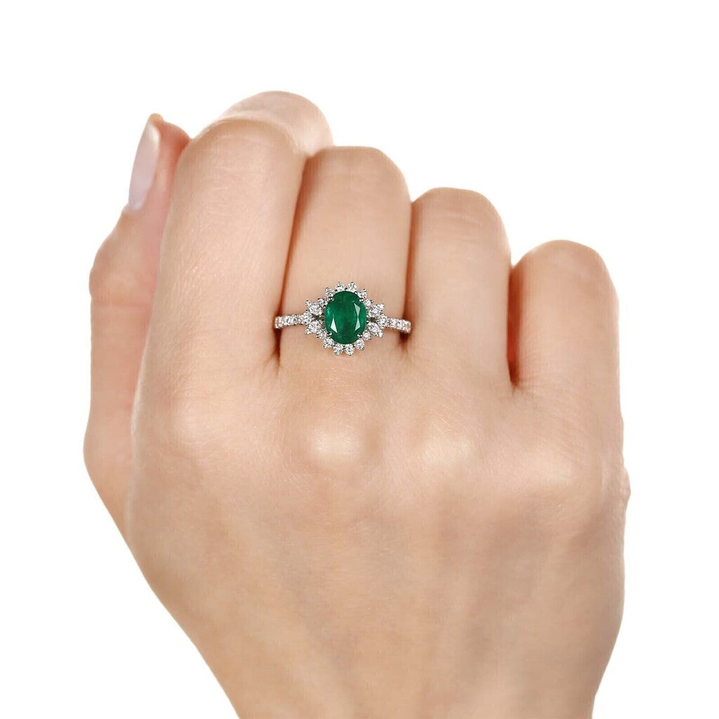 Anel em Ouro Branco 18k com Esmeraldas e Diamantes Brancos