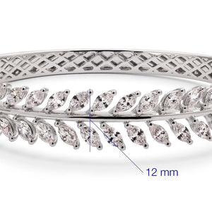 Bracelete em Ouro Branco 18k Folhas com 38 Diamantes Brancos Aprox. 5,55 cts