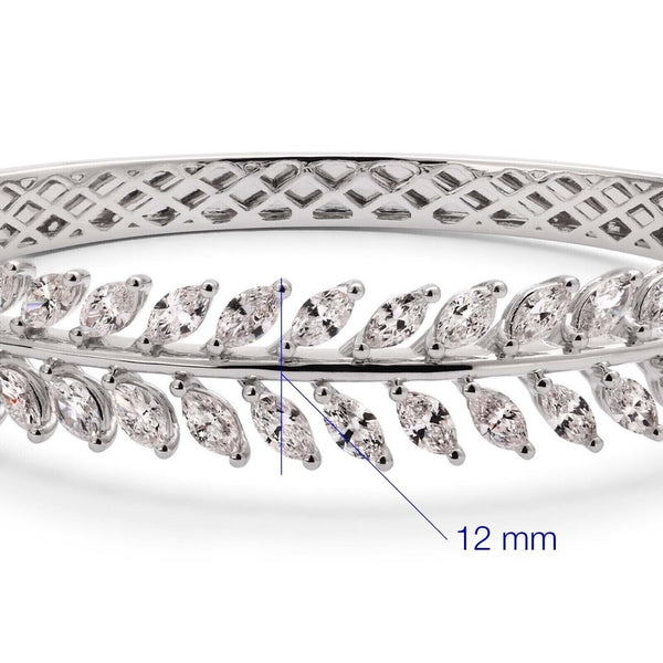 Bracelete em Ouro Branco 18k Folhas com 38 Diamantes Brancos Aprox. 5,55 cts