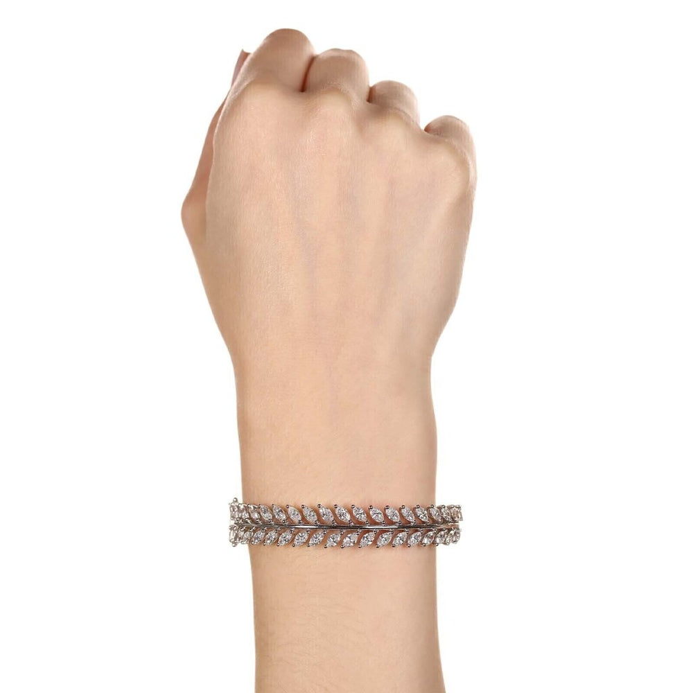 Bracelete em Ouro Branco 18k Folhas com 38 Diamantes Brancos Aprox. 5,55 cts