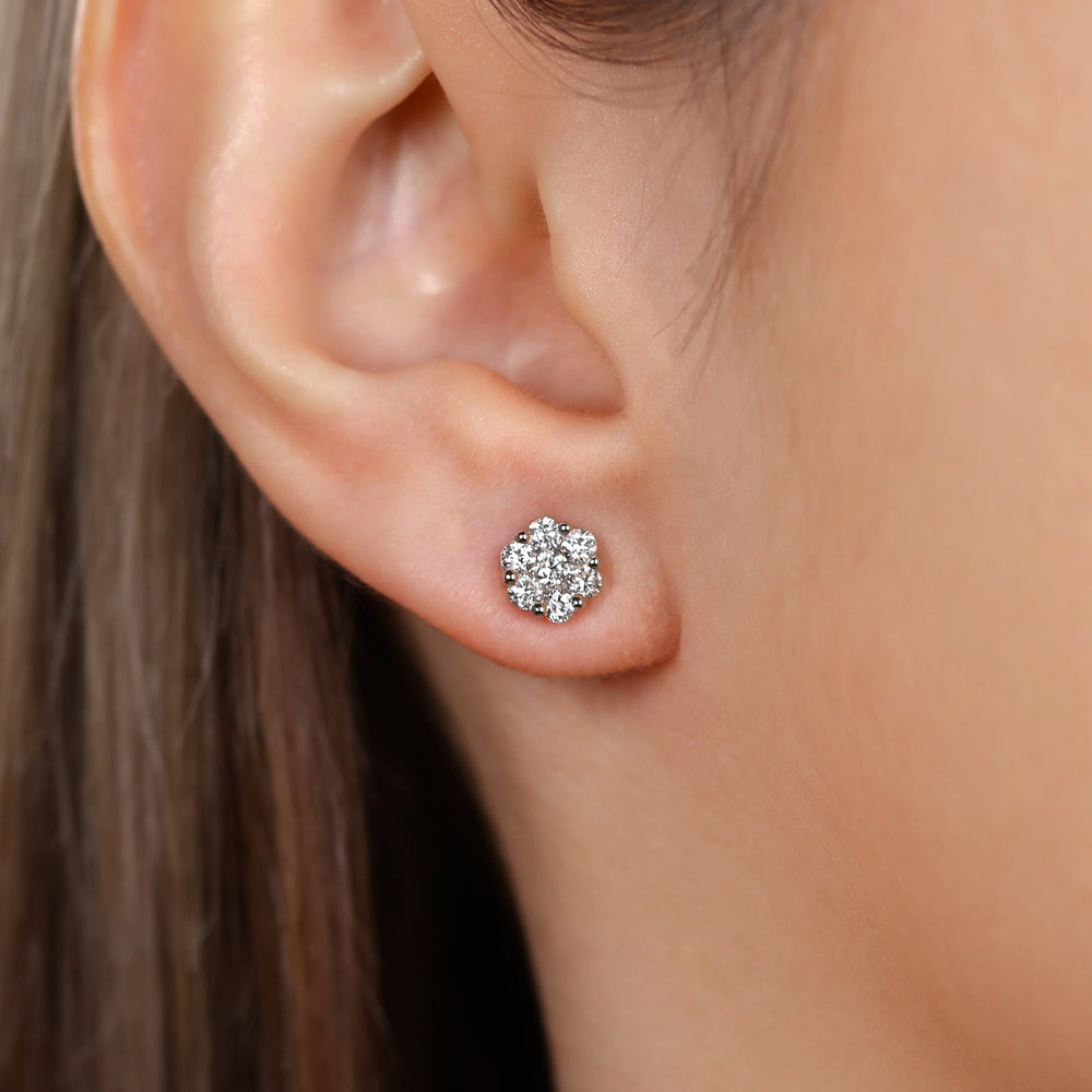 Par de Brinco em Ouro Branco 18k Florzinha com Diamantes