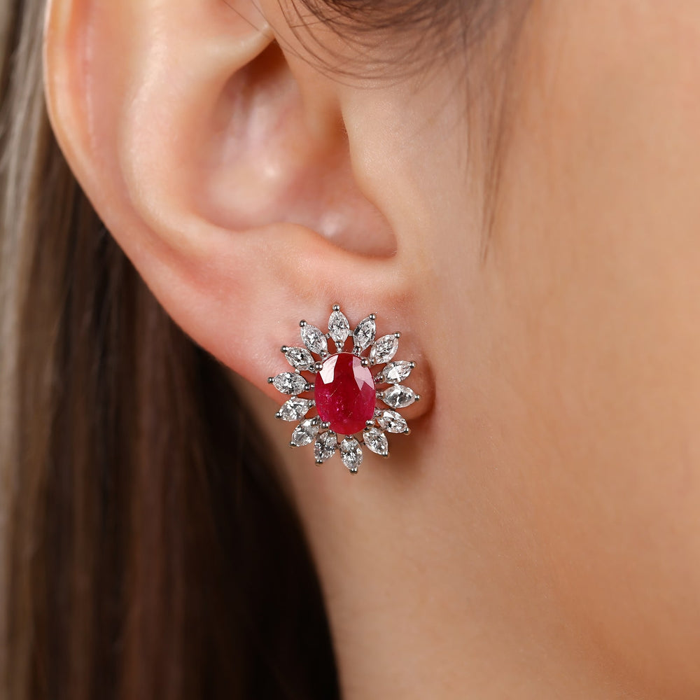 Par de Brinco em Ouro Branco 18k Flor com Rubis e Diamantes