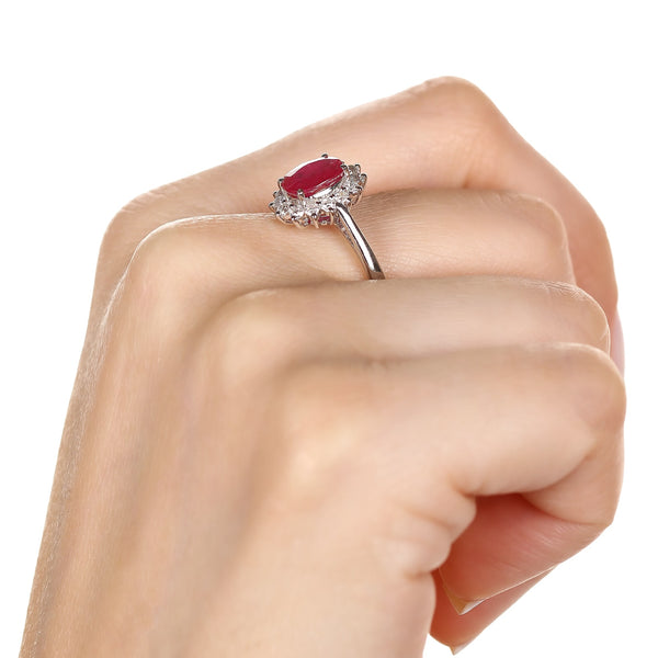 Anel em Ouro Branco 18k Oval com Rubi e Diamantes