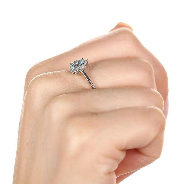 Anel em Ouro Branco 18k com Topazios Azuis e Diamantes