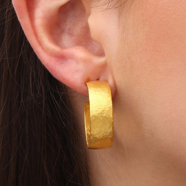 Argola Linha Ara Collection em Ouro Amarelo 23,64k e Prata