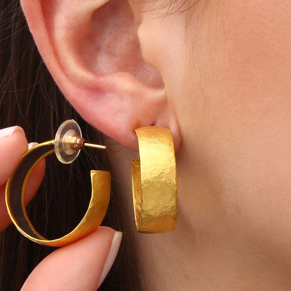 Argola Linha Ara Collection em Ouro Amarelo 23,64k e Prata