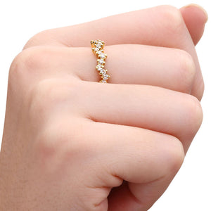 Meia Aliança em Ouro Amarelo 18k com  Diamantes