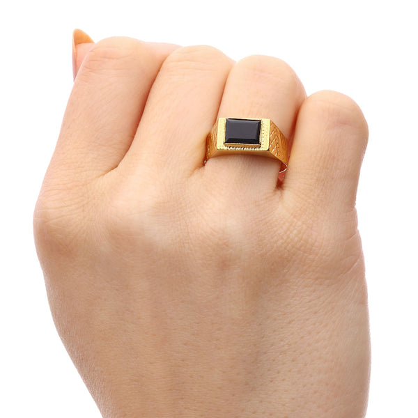 Anel de Ouro Amarelo com Onix Retangular