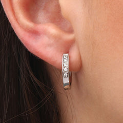 Argola em Ouro Branco 18 k com Diamantes